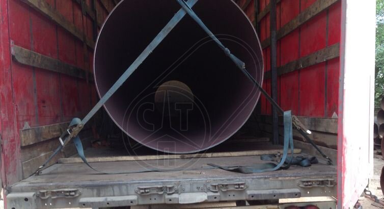 Подготовка к транспортировки стальной трубы большого диаметра